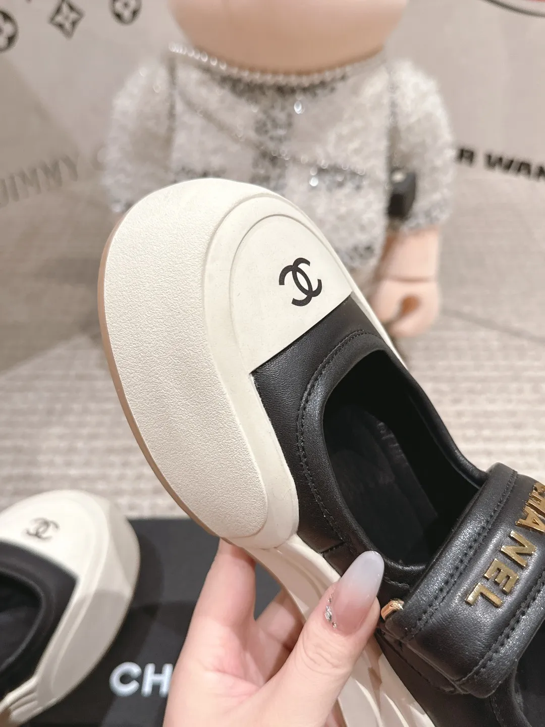 👟👟Ex-factory price 600👟👟 Chanel 25k new counter shoes, ceiling top quality [proud] This shoe is really a lucky star for small people, thick sole 5cm, more refined, rhombus, slim legs, the key is very comfortable upper foot: imported cowhide, lining: leather lining, outsole: genuine molded TPU outsole ~ 5cm heel height Size: 35-40 (41 made to order, non-refundable)